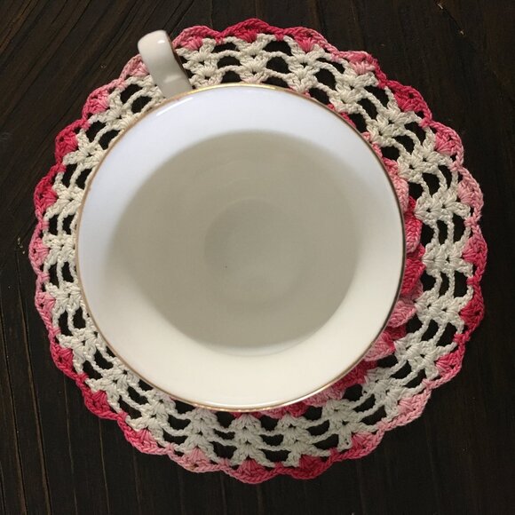 Queen Anne England White Porcelain Tricolour Rose Teacup & Saucer - Picture 8 of 10